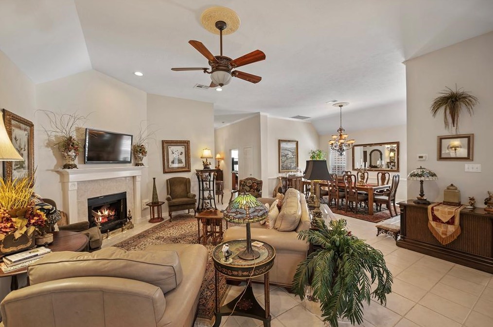 9909 Kemp Frst, Houston TX  77080-2509 exterior