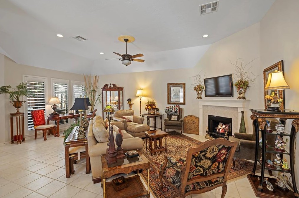 9909 Kemp Frst, Houston TX  77080-2509 exterior