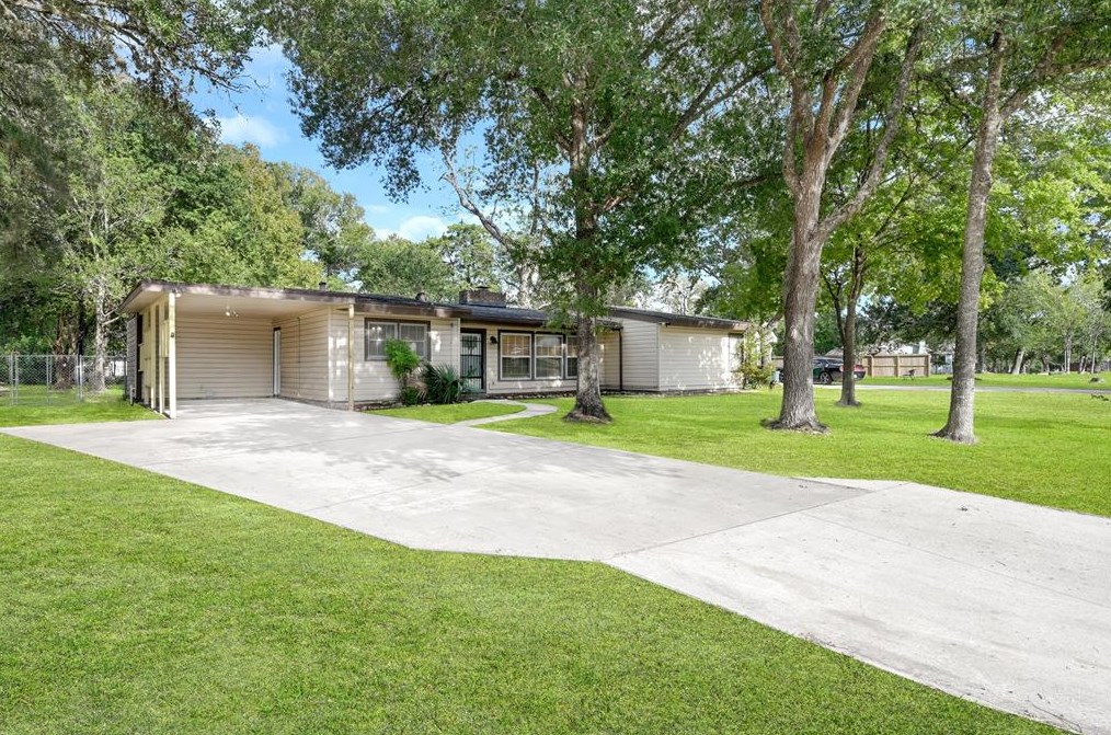 310 Burnett Dr, Baytown TX  77520-1345 exterior