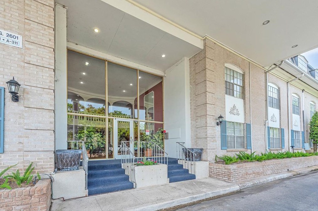 2601 Bellefontaine St, Houston TX  77025-1663 exterior