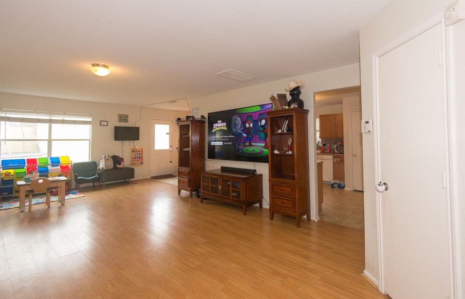 5322 San Pablo Gardens Dr, Houston TX  77045-4061 exterior