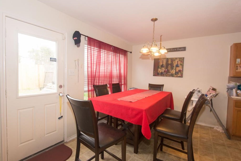 5322 San Pablo Gardens Dr, Houston TX  77045-4062 exterior