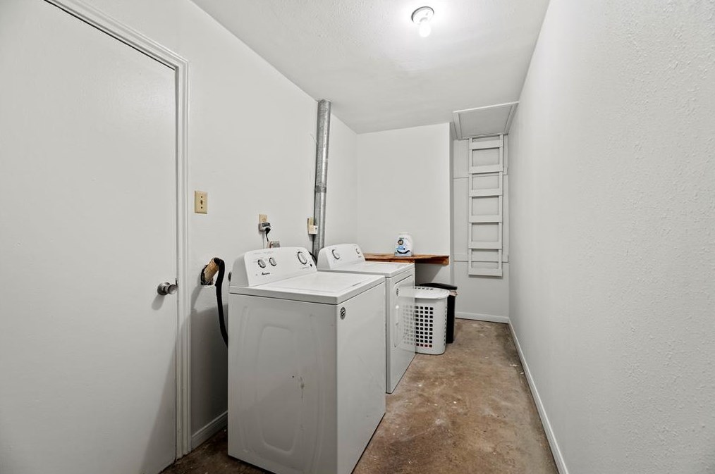 7834 Breezeway St, Houston TX  77040-3703 exterior