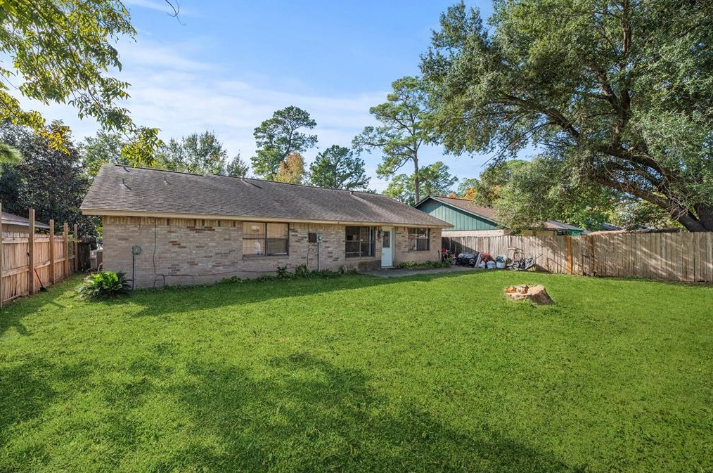 7834 Breezeway St, Houston TX  77040-3703 exterior