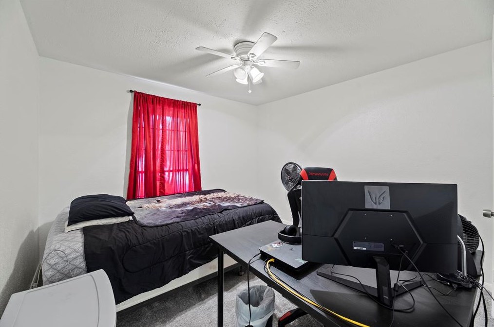 7834 Breezeway St, Houston TX  77040-3703 exterior