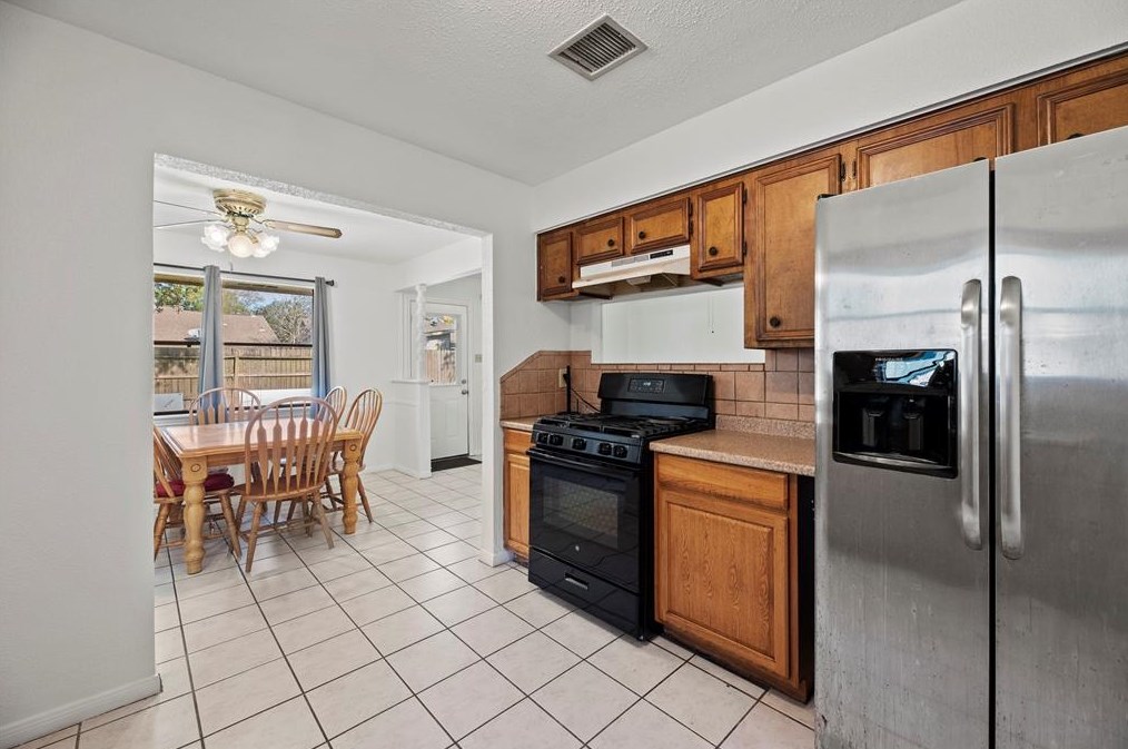 7834 Breezeway St, Houston TX  77040-3703 exterior