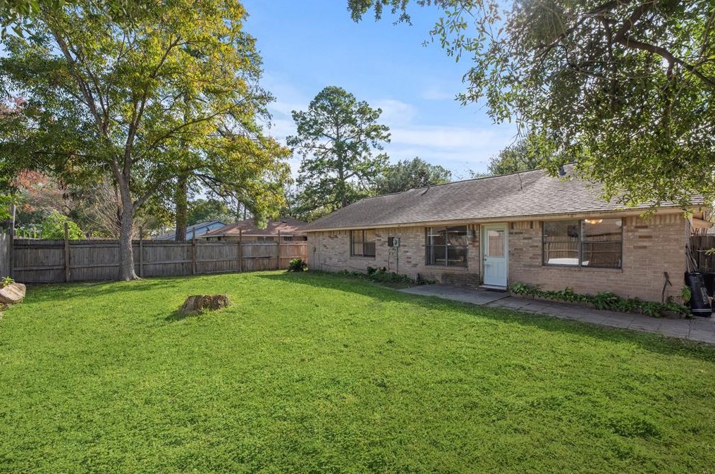 7834 Breezeway St, Houston TX  77040-3703 exterior