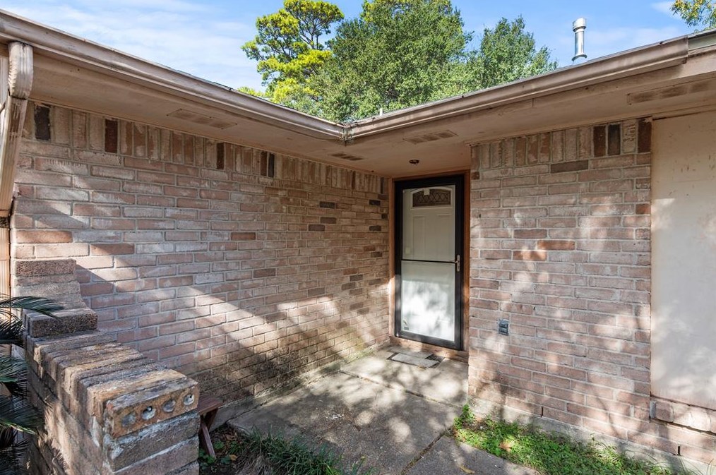 7834 Breezeway St, Houston TX  77040-3703 exterior