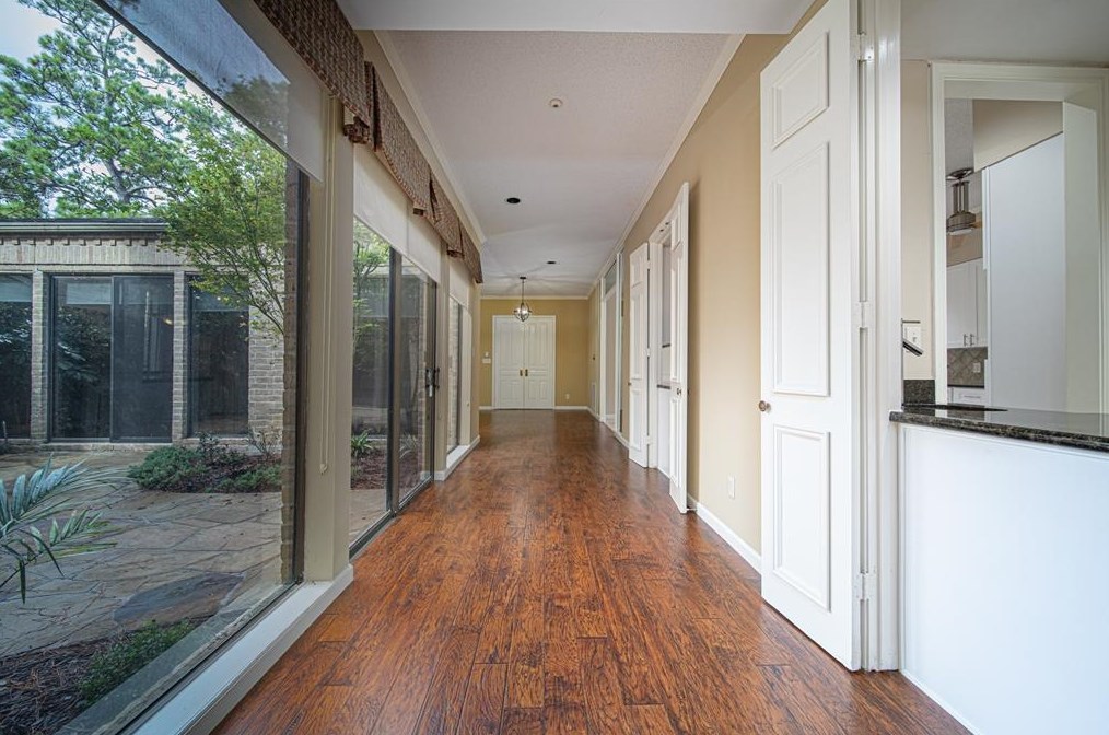 124 Gessner Rd, Houston TX  77024-6102 exterior