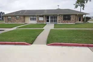 1207 Miracle Dr, Edna, TX 77957 - Photo 5