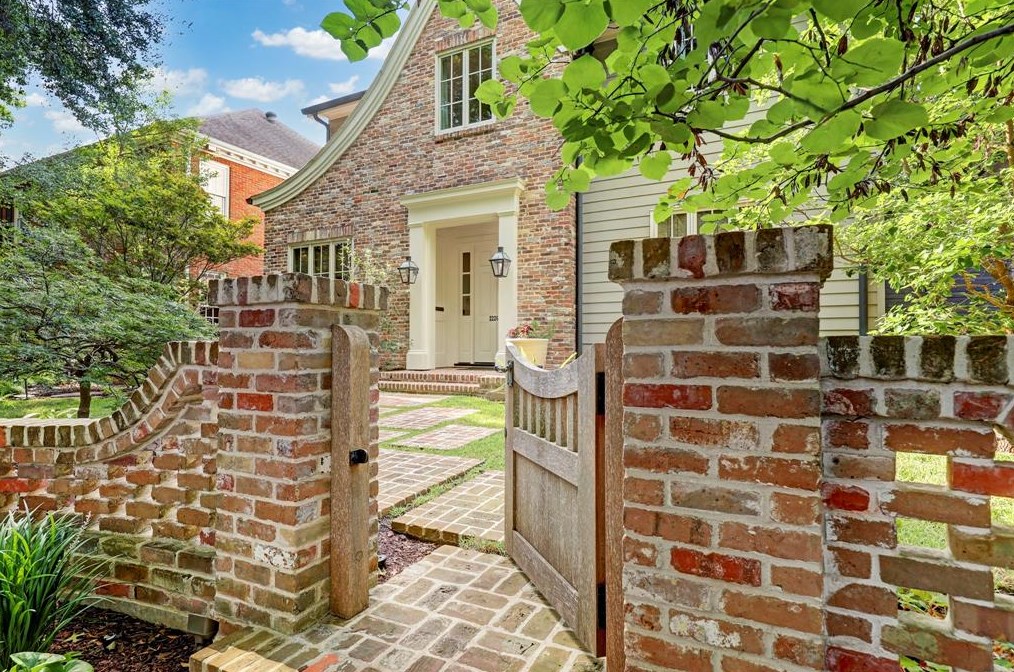 2226 Quenby St, Houston TX 77005-1414 exterior