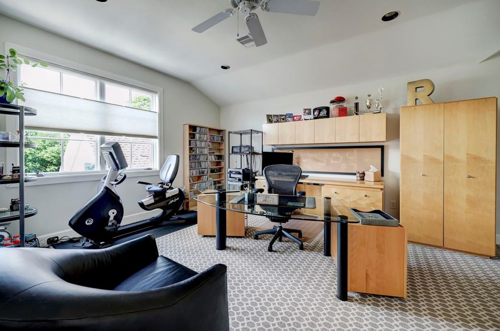 2226 Quenby St, Houston TX 77005-1414 exterior