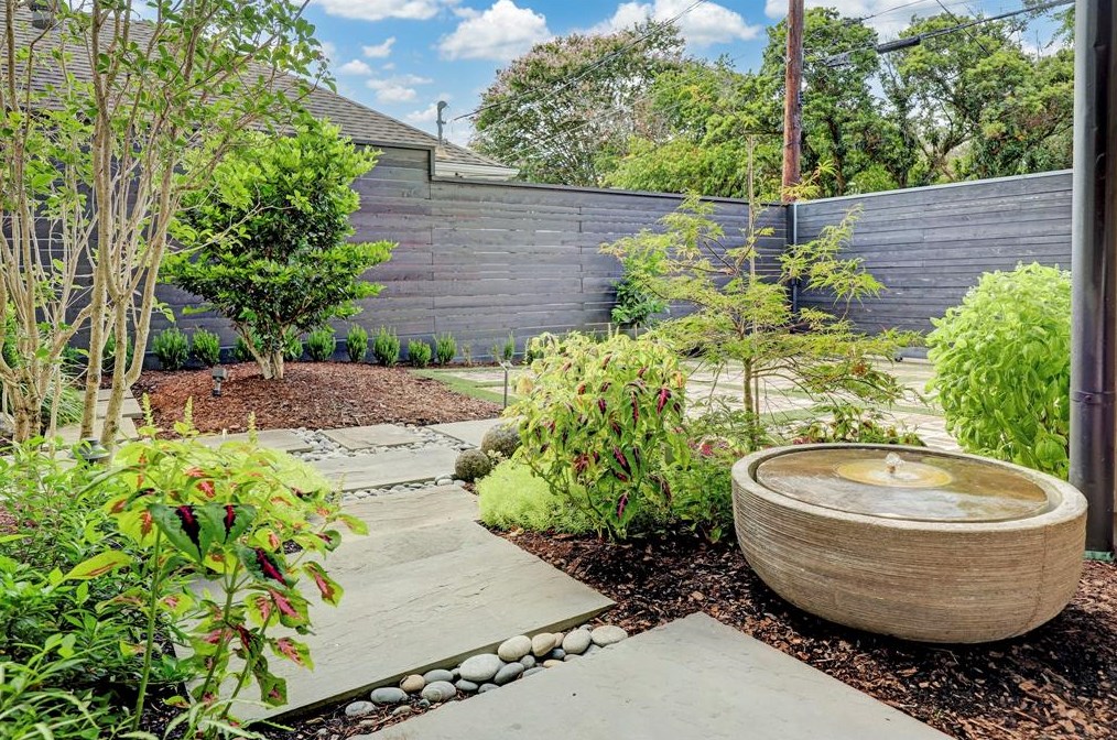 2226 Quenby St, Houston TX 77005-1414 exterior