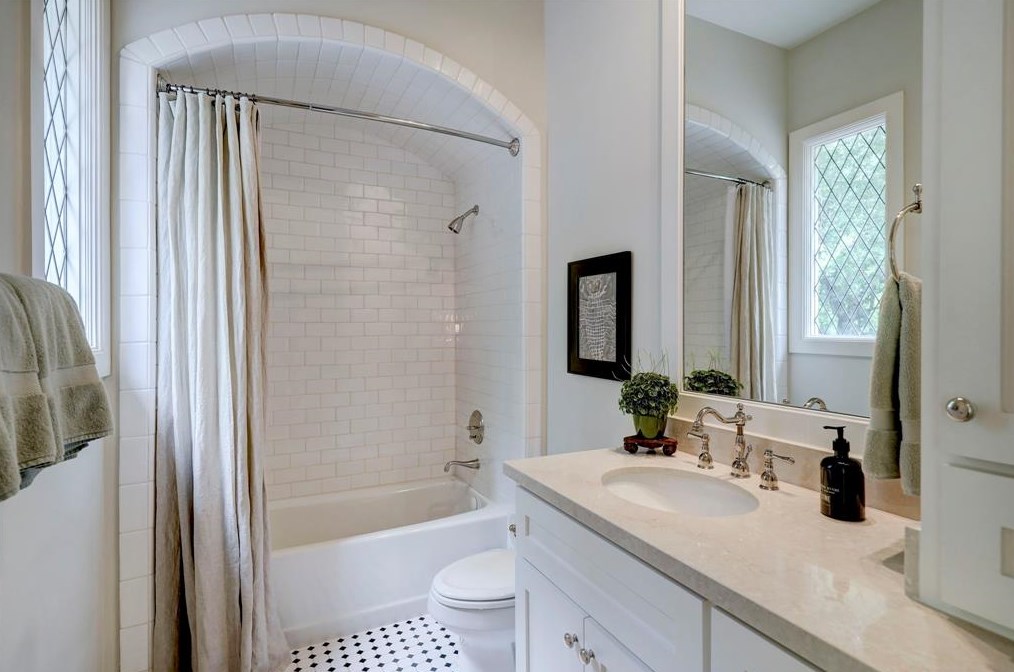 2226 Quenby St, Houston TX 77005-1414 exterior