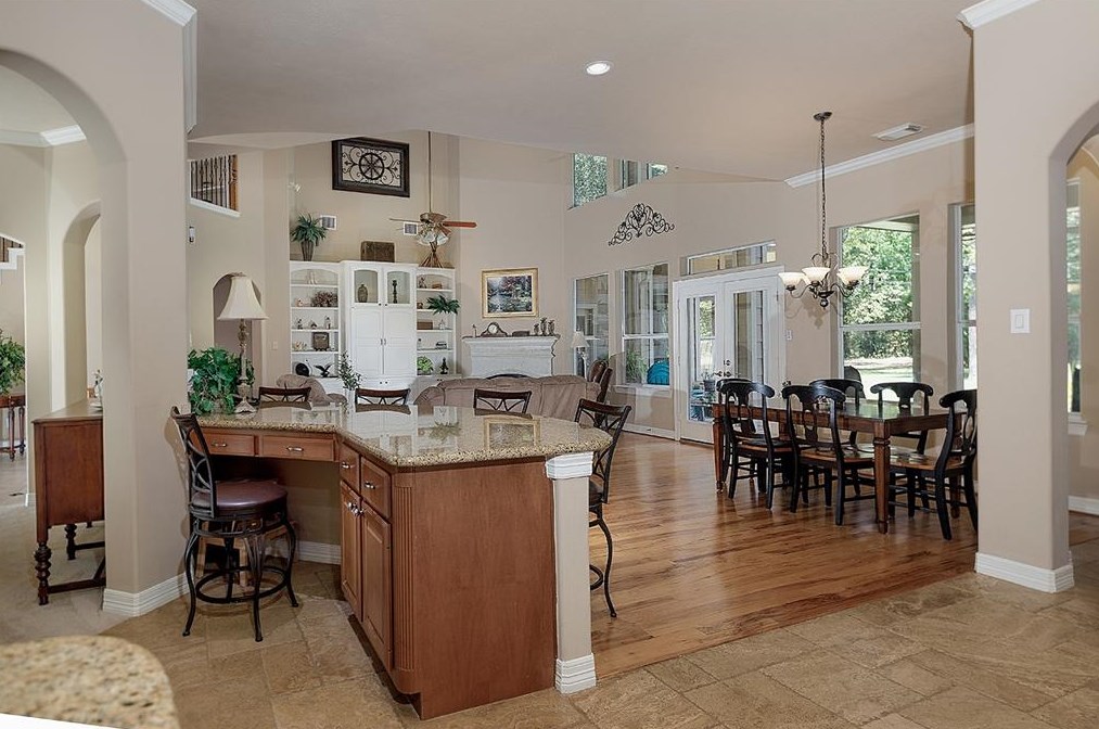 10841 Lk Frst Dr, Conroe TX 77384-3247 exterior