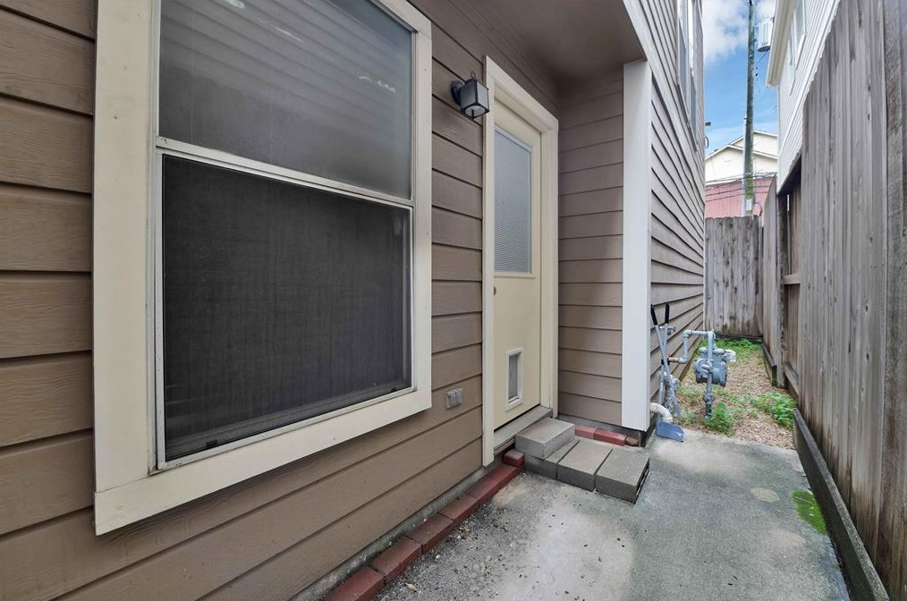1421 Oneil, Houston TX  77019-5520 exterior