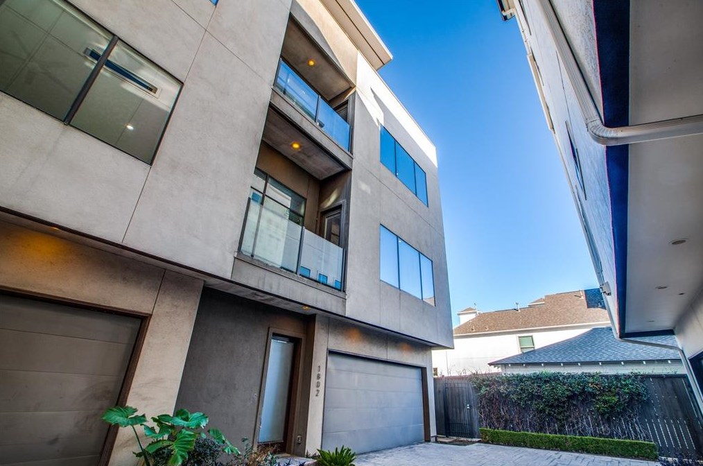 1802 Hickory St, Houston TX  77007-4132 exterior