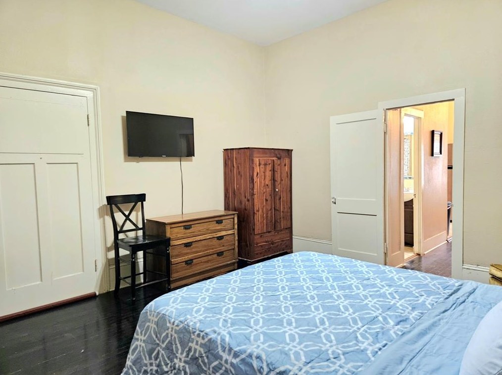 1821 Broadway St #4, Galveston, TX 77550