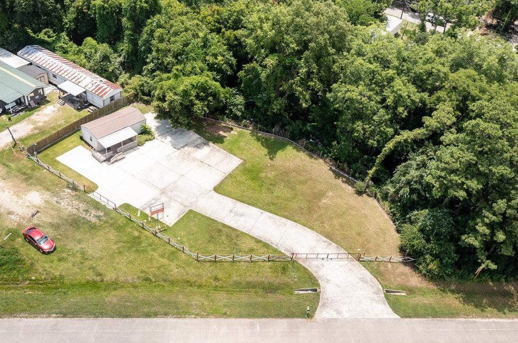 20920 Crosby Fwy, Crosby TX  77532-9158 exterior
