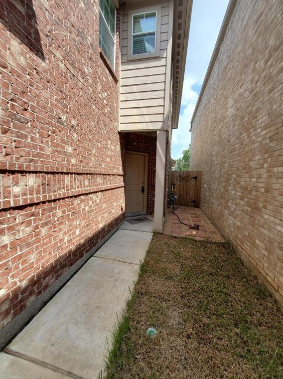 17150 Amarose Dr, Houston TX  77090-2236 exterior