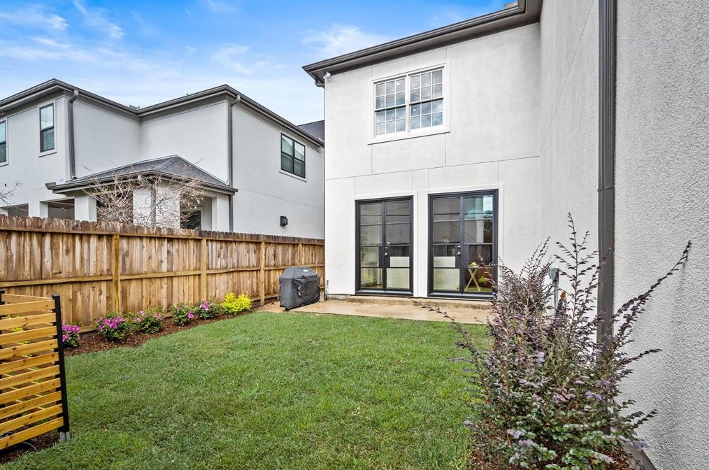 2709 Robinhood St, Houston TX  77005-2227 exterior