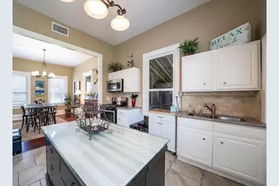 3027 Avenue L, Galveston, TX 77550 - Photo 7