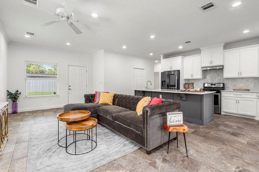 5421 Westbrook Rd, Houston TX  77016-3638 exterior