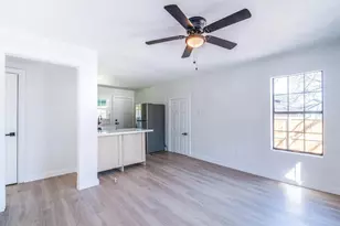 1105 N Valderas St, Angleton, TX 77515 - Photo 9