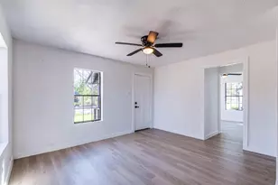 1105 N Valderas St, Angleton, TX 77515 - Photo 7