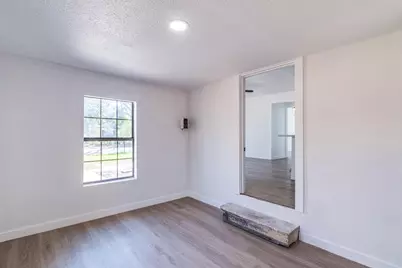 1105 N Valderas Street, Angleton, TX 77515 - Photo 5