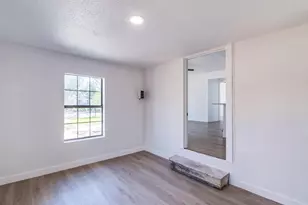 1105 N Valderas St, Angleton, TX 77515 - Photo 5