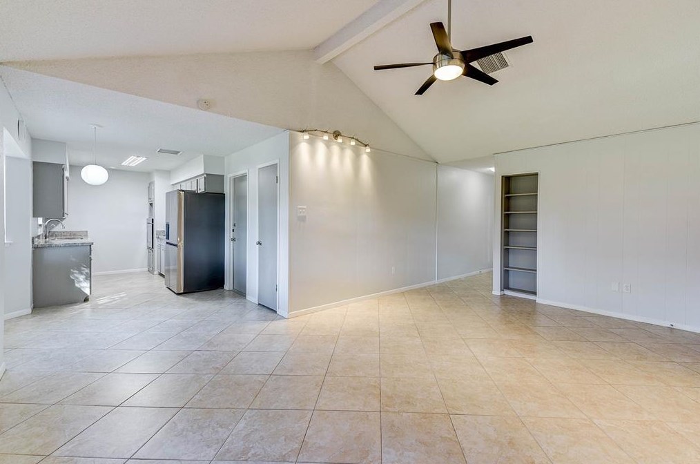 5911 Chrystell Ln, Houston TX  77092-3321 exterior