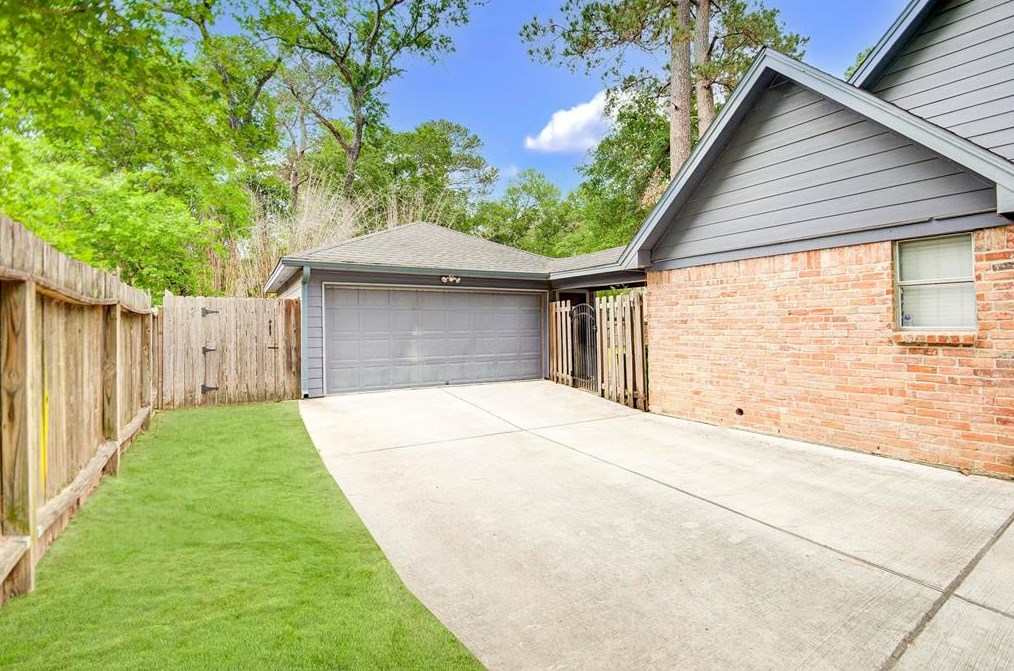 6206 Rippling Hollow Dr, Spring TX  77379-4275 exterior