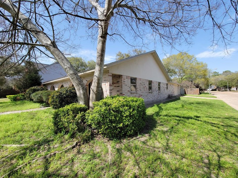10702 Crestfield Ct, Houston TX  77070-3914 exterior