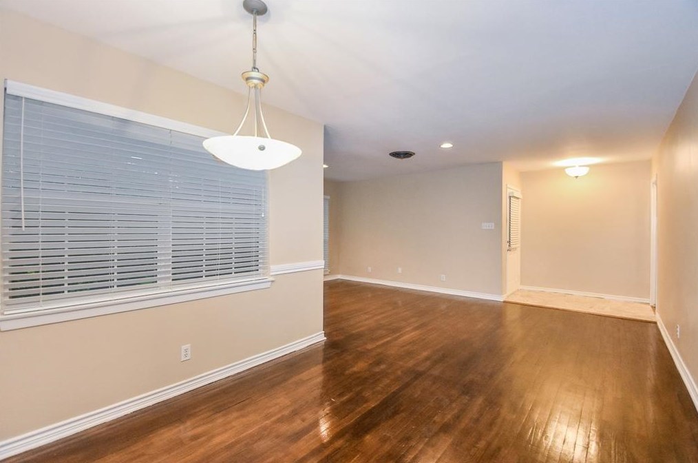 8818 Cadawac Rd, Houston TX  77074-6704 exterior