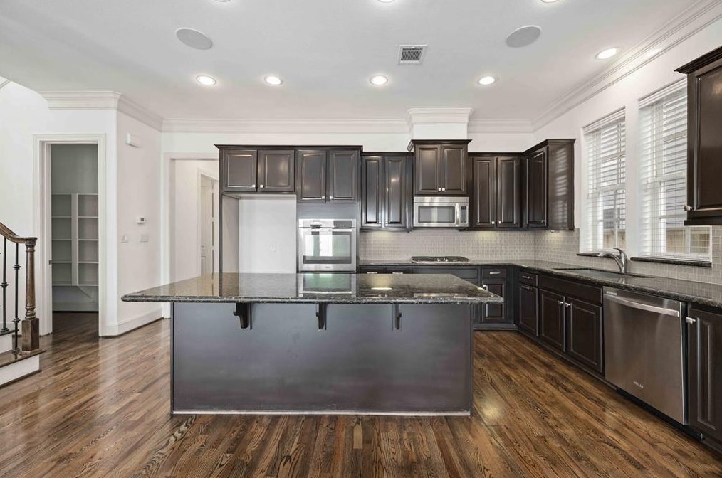 8760 Kempwood Dr, Houston TX  77080-4108 exterior