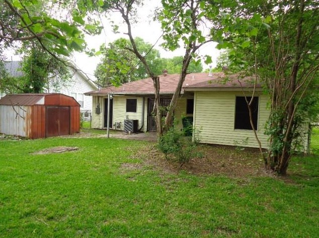 522 Barkley St, Houston TX  77022-3900 exterior