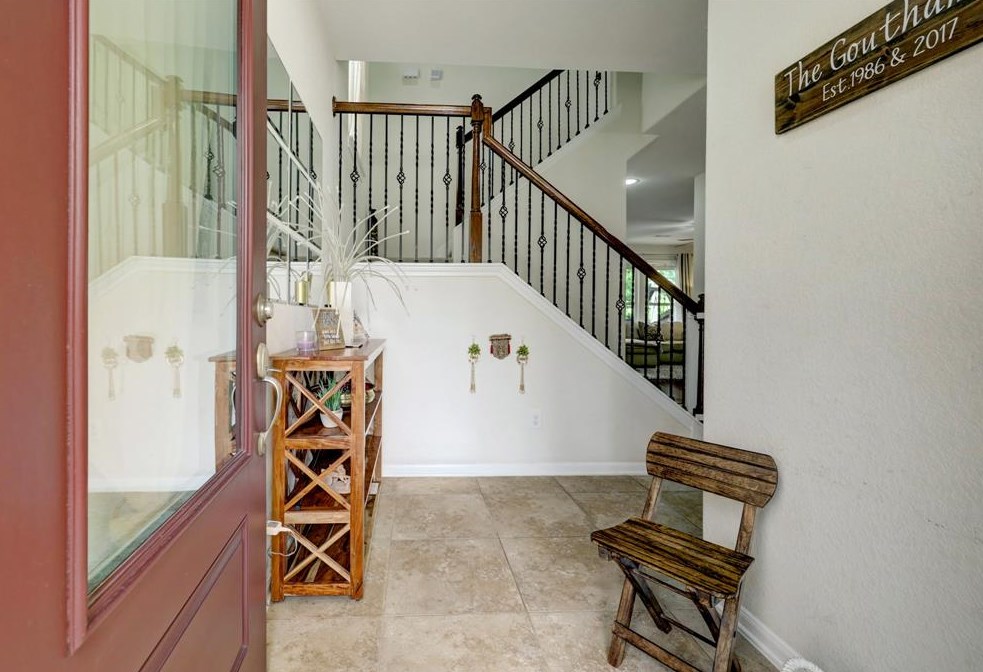 10049 Hillside Bayou Dr, Houston TX  77080-2699 exterior