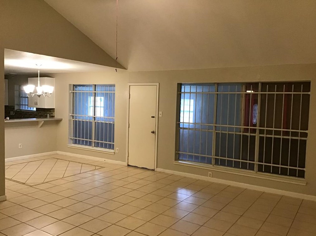 7926 Sawmill Trl, Houston TX  77040-1749 exterior