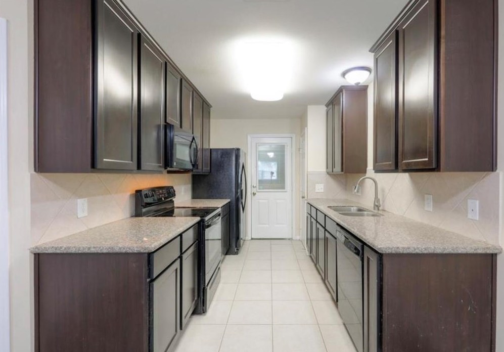 11905 Algonquin Dr, Houston TX  77089-6357 exterior