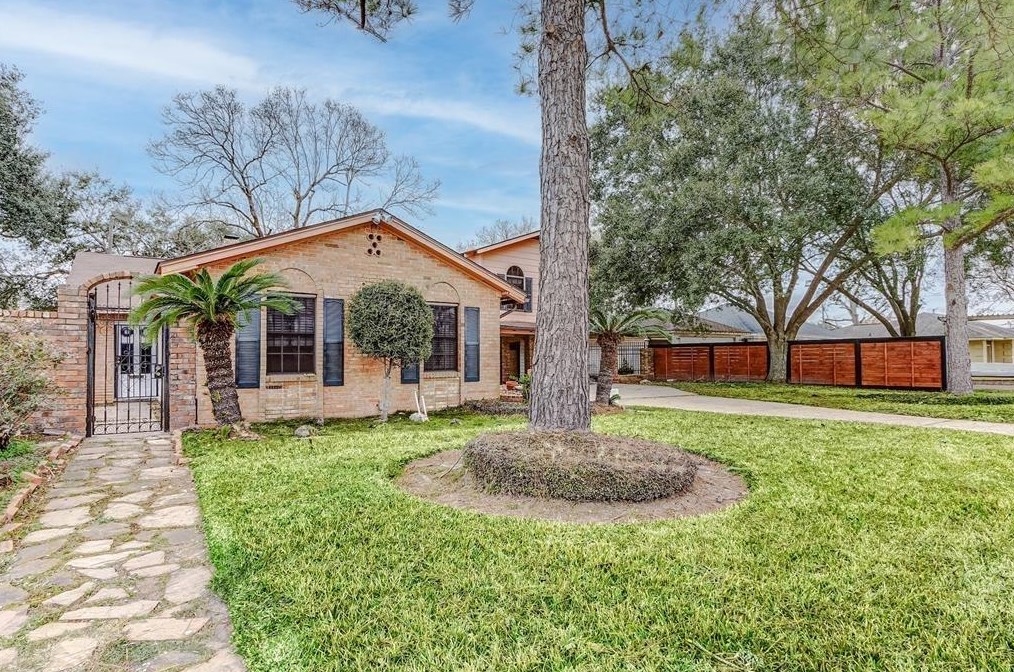 6831 Reed Rd, Houston TX  77087-6627 exterior