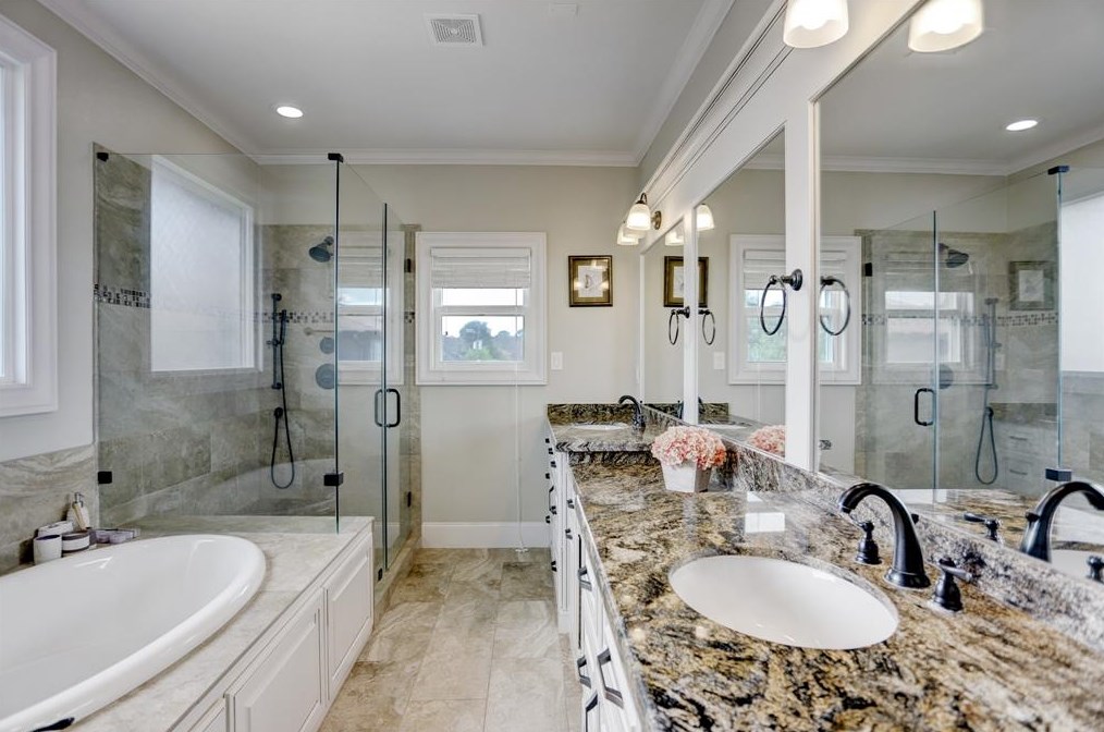 6806 Heron Dr, Houston TX  77087-6620 exterior