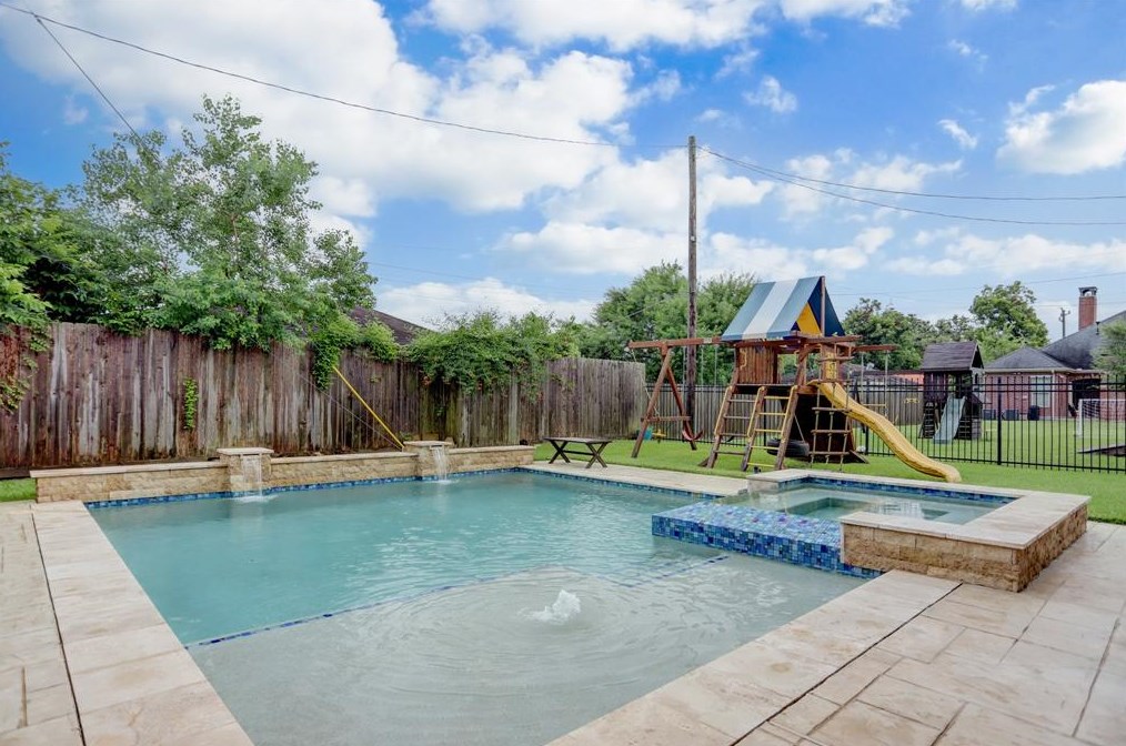 6806 Heron Dr, Houston TX  77087-6620 exterior