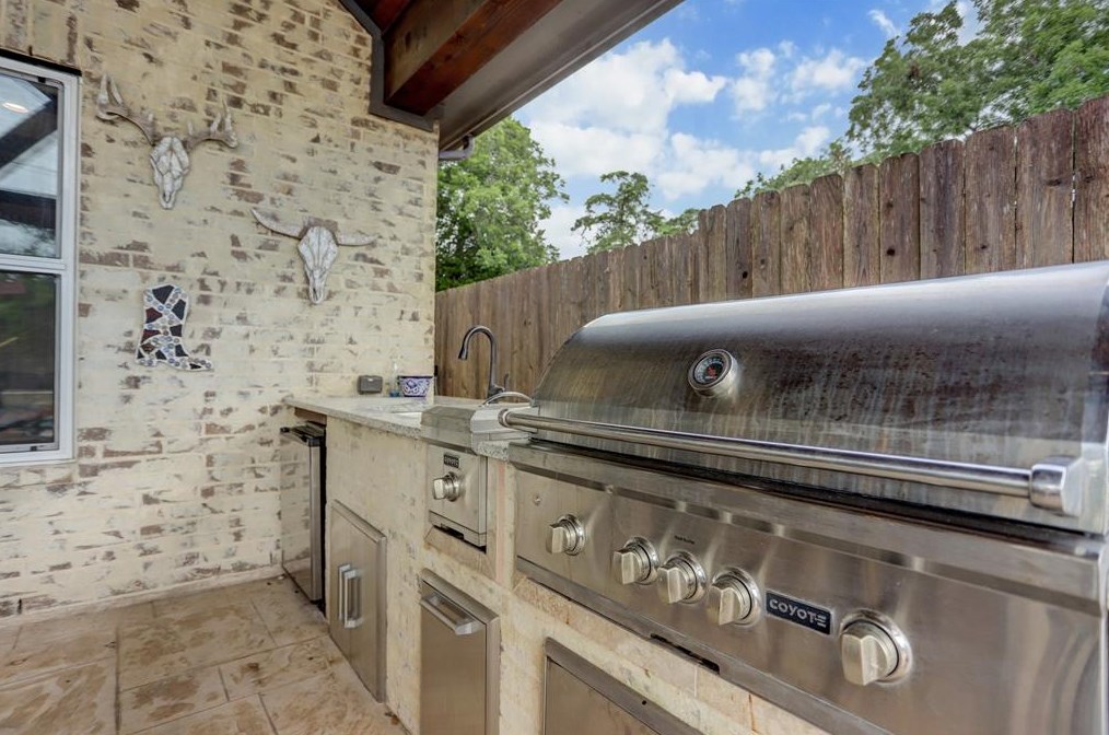 6806 Heron Dr, Houston TX  77087-6620 exterior