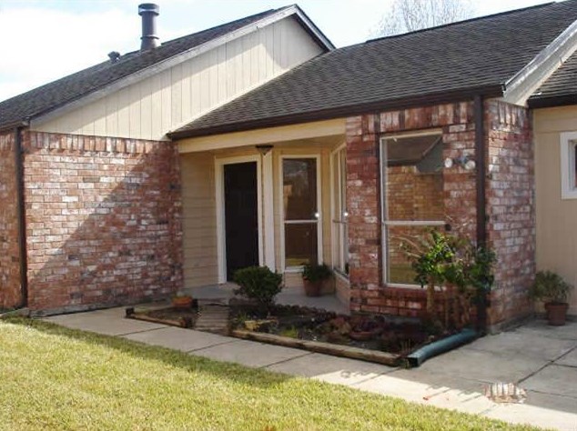 1922 Chattaroy Pl, Sugar Land TX  77478-2536 exterior