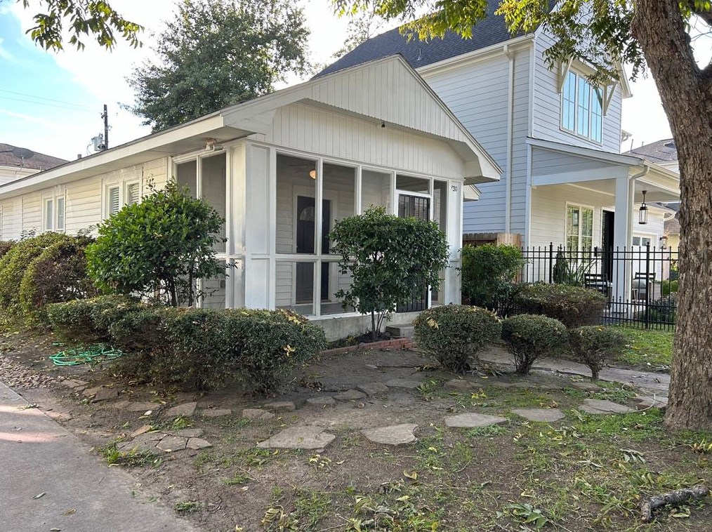730 10th St, Houston TX  77008-6706 exterior