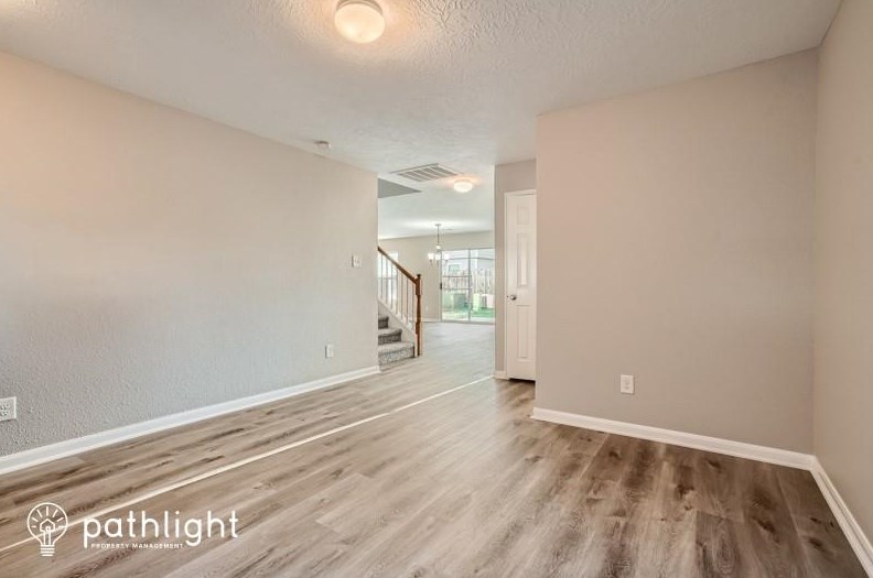 16619 Burnell Oaks Ln, Houston TX  77090-5242 exterior