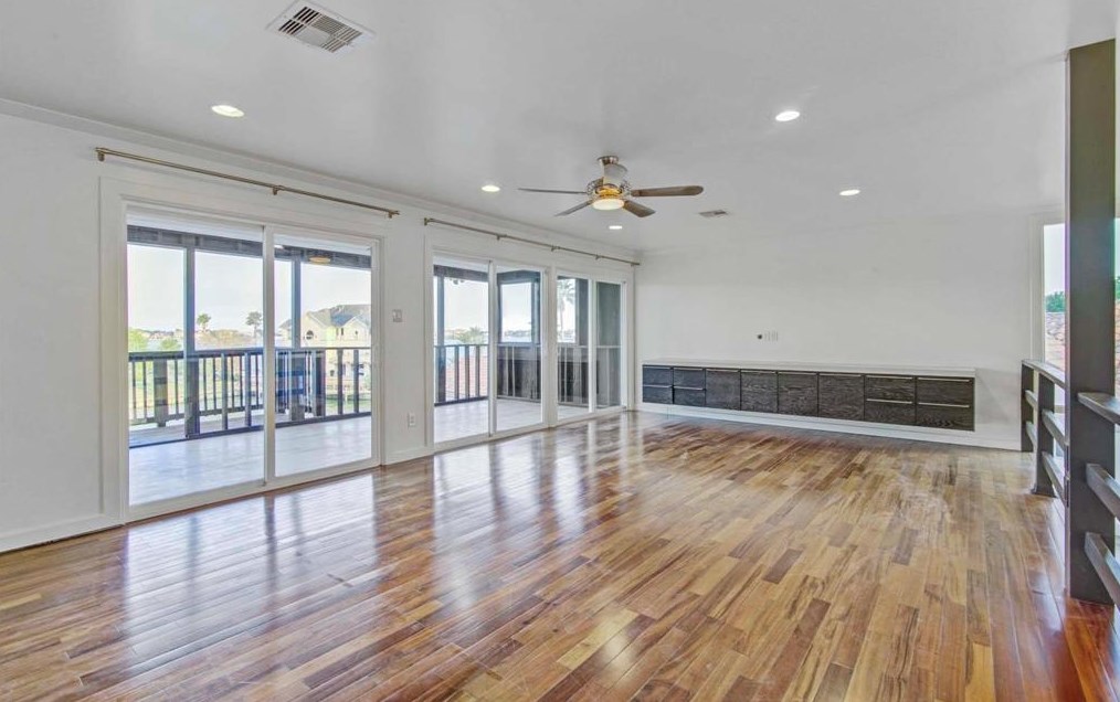 2522 Baycrest Dr, Houston TX  77058-3704 exterior