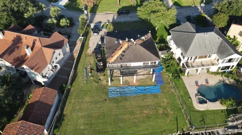 2522 Baycrest Dr, Houston TX  77058-3704 exterior