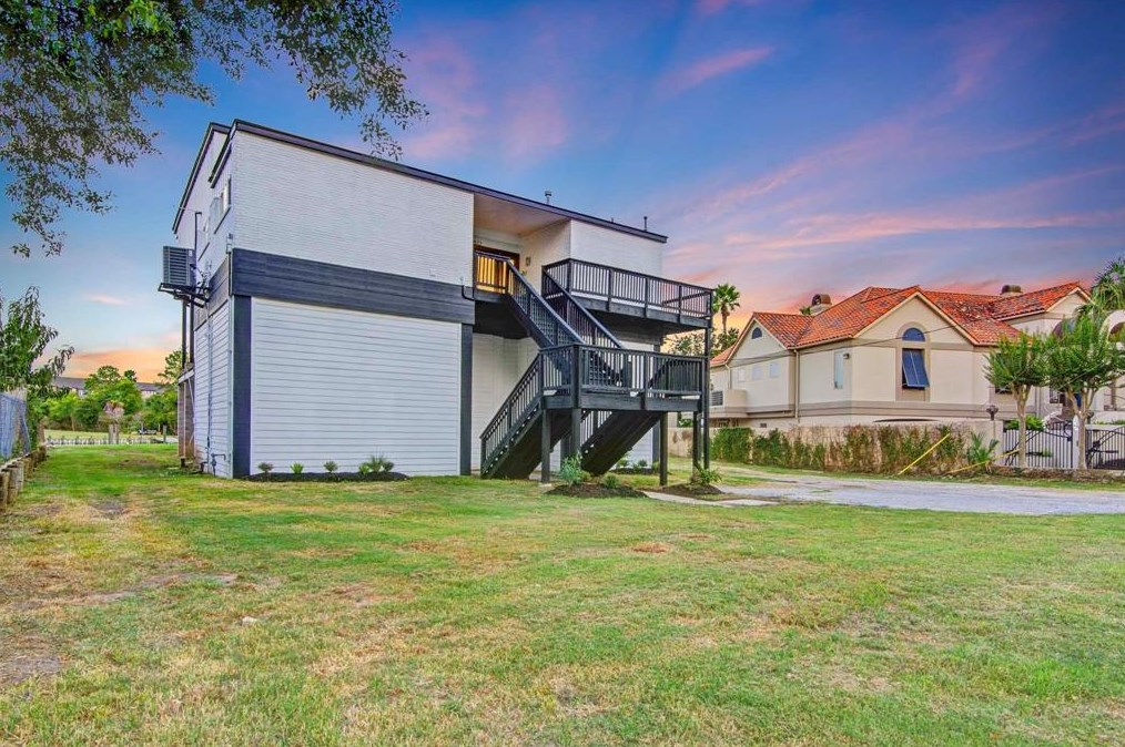 2522 Baycrest Dr, Houston TX  77058-3704 exterior